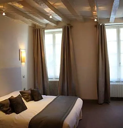 Hotel O Prestige Bauge